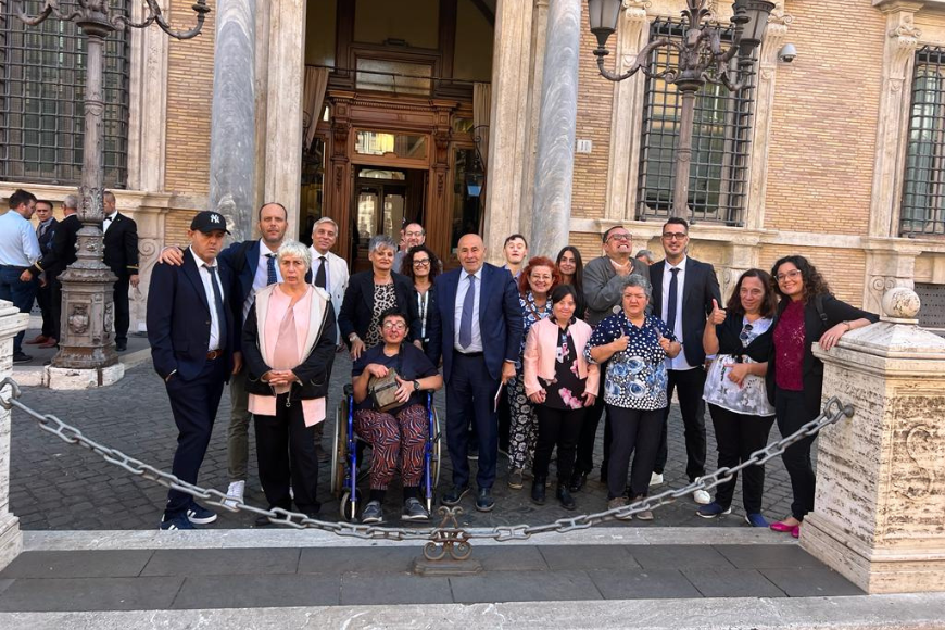Gli ospiti del Centro Diurno Le Tamerici senatori per un giorno