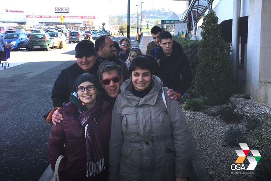 A scuola di autonomia in giro per i negozi della città 