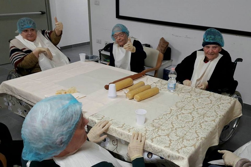 Alla Residenza Mesagne il laboratorio ‘Ritorniamo a pasticciare’