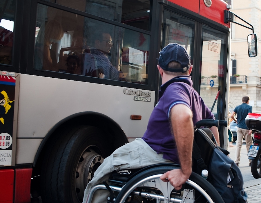 Disabili e mezzi pubblici, l’Italia è indietro