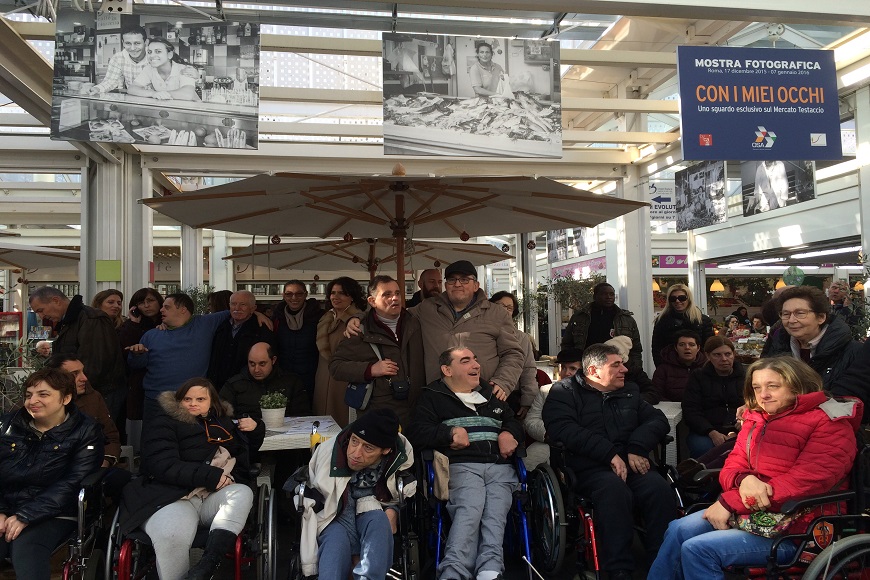 Emozioni e applausi per le foto della Mostra OSA Con i miei occhi