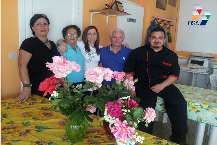 Festa delle rose al Csa ‘Messia’ di via Rossini gestito da OSA