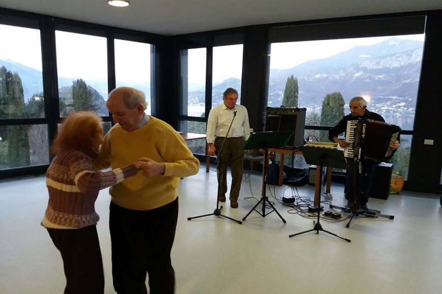 Fisarmonica, balli e sorrisi alla Residenza Bellagio