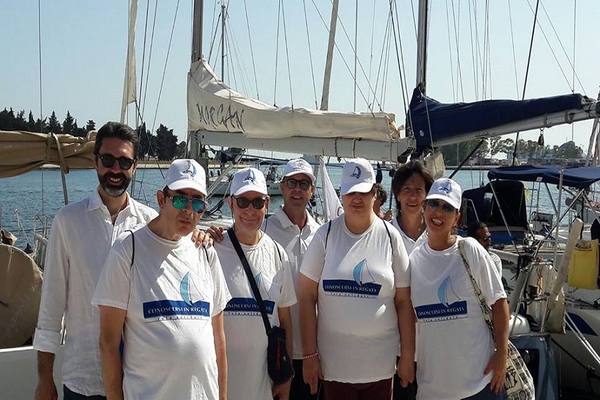 Gli ospiti della RSSA Mesagne alla veleggiata della solidarietà 