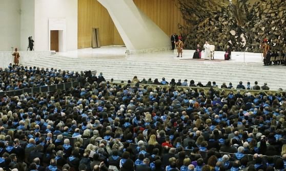 Il Papa benedice gli uomini e le donne di Confcooperative