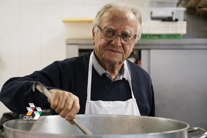 La storia di Dino Impagliazzo, lo chef dei poveri
