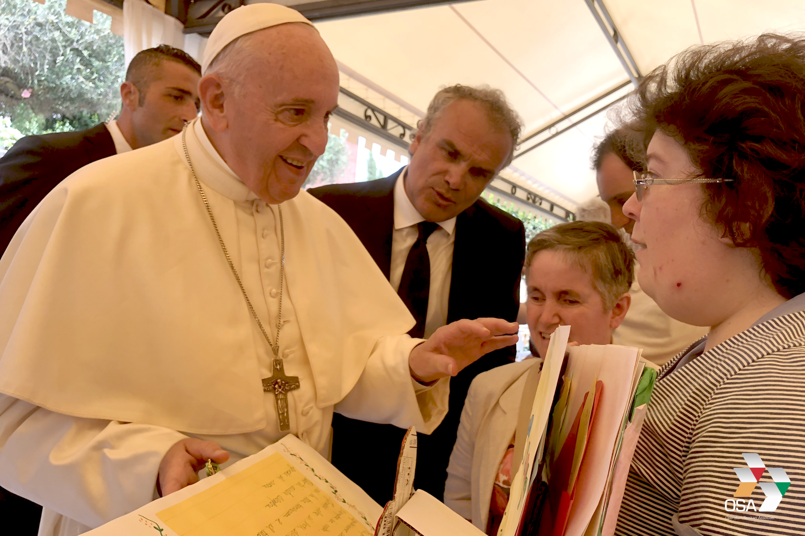 OSA, visita a sorpresa del Santo Padre al Casale 4.5 a Roma