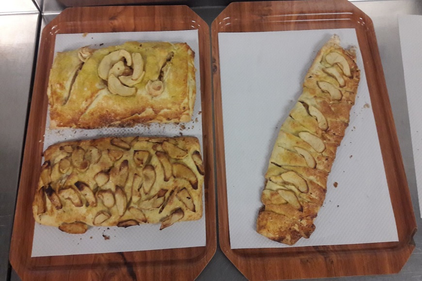 RSA Bellagio, gli ospiti preparano strudel di mele a tutta salute