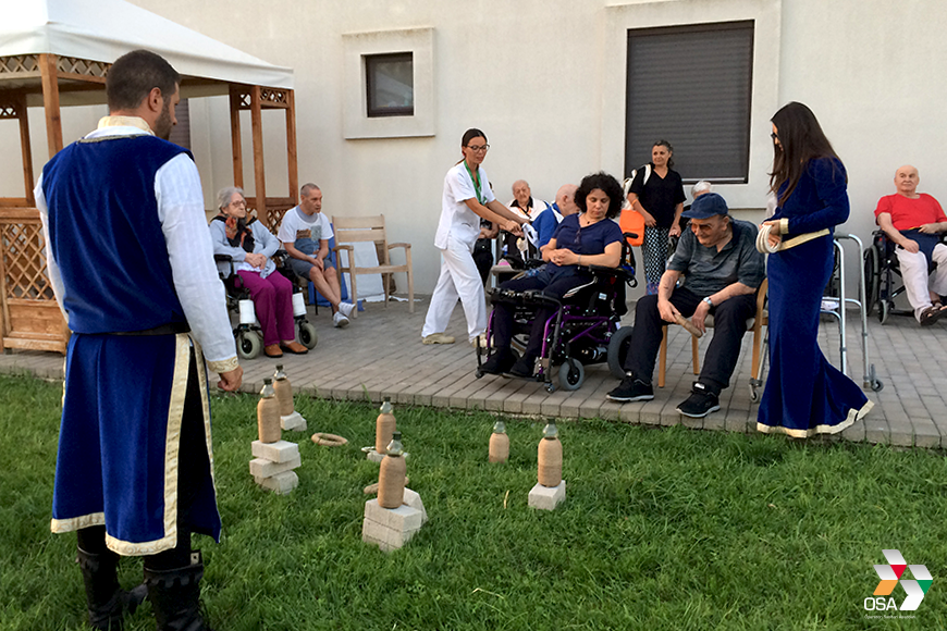 Serata medievale per gli ospiti di Villa Bianca e Casa Melissa OSA